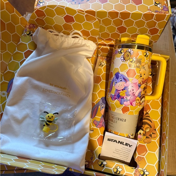 Stanley 40oz LoveShackEd Yellow Honeycomb Box with Winnie the Pooh Characters - Picture 3 of 4